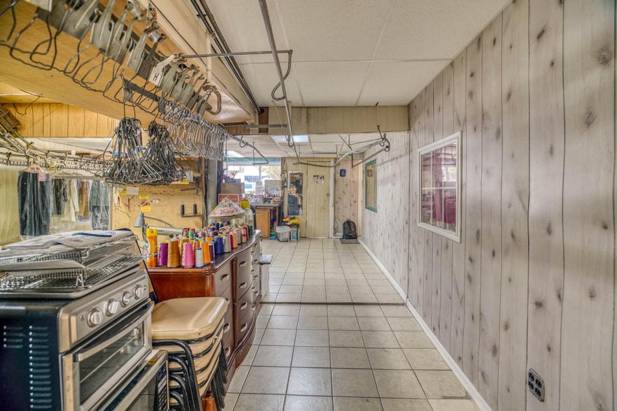 More Photos Of 12 E Wister St, Philadelphia Storefront For Sale