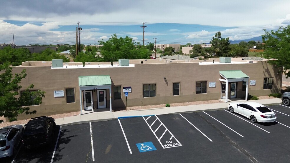 Primary Photo Of 3600 Rodeo Ln, Santa Fe Medical For Sale