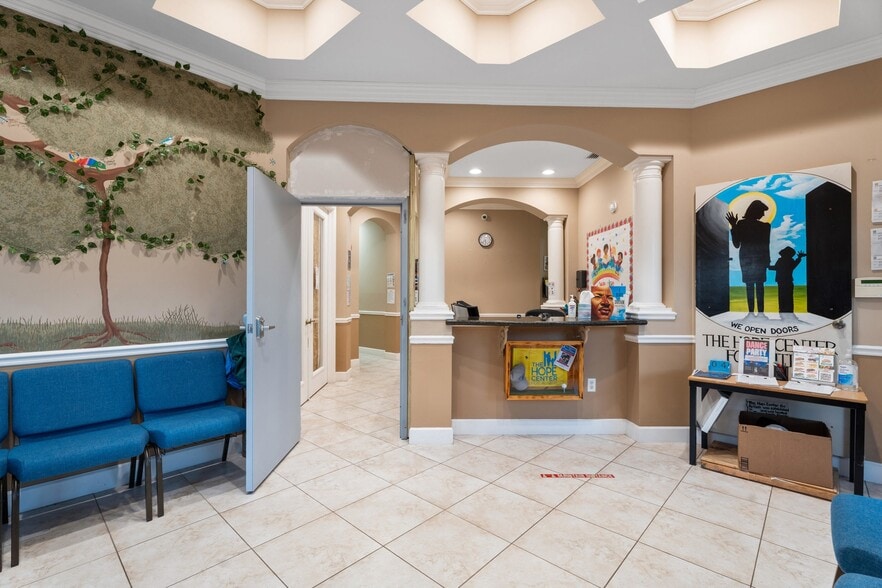 More Photos Of 2580-2590 SE Willoughby Blvd, Stuart Warehouse For Sale