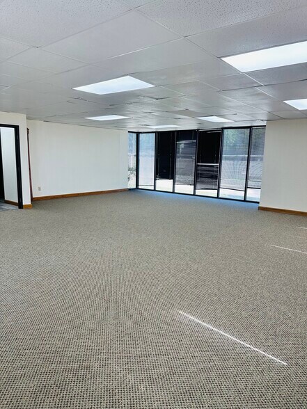 More Photos Of 11102 N Stratford Dr, Oklahoma City Office For Lease
