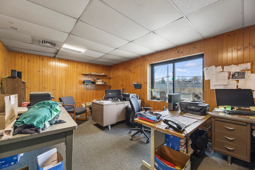 More Photos Of 1260 East St, Pittsfield Freestanding For Sale