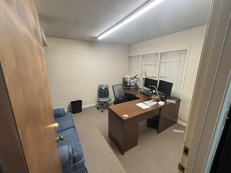 More Photos Of 1608 N Big Spring St, Midland Office For Sale