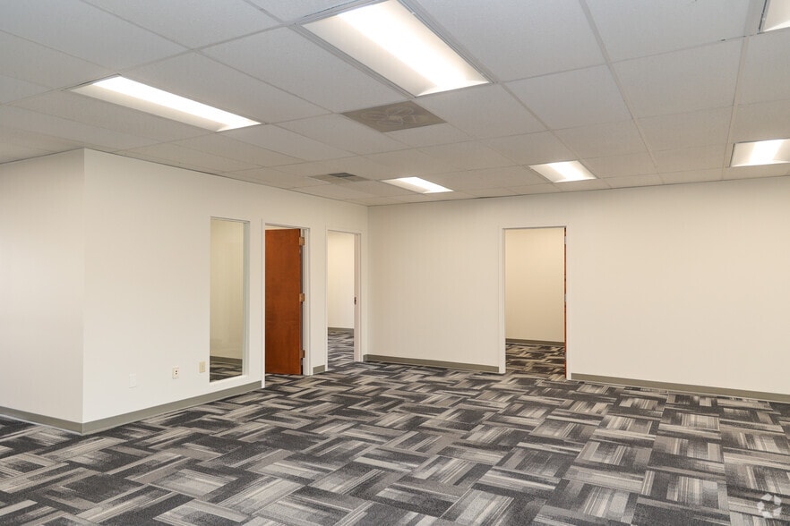 More Photos Of 7500 E Independence Blvd, Charlotte Unknown For Lease