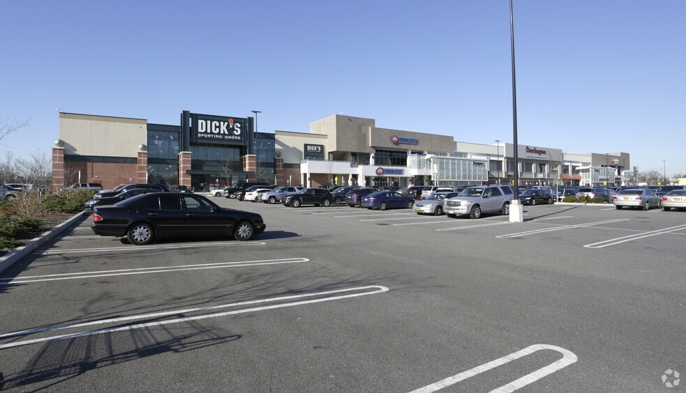 More Photos Of 750 W Sunrise Hwy, Valley Stream General Retail For Lease