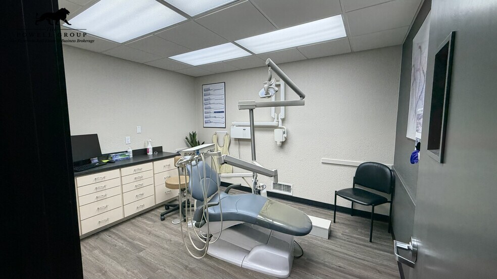 More Photos Of 2615 W 24th St, Plainview Medical For Sale