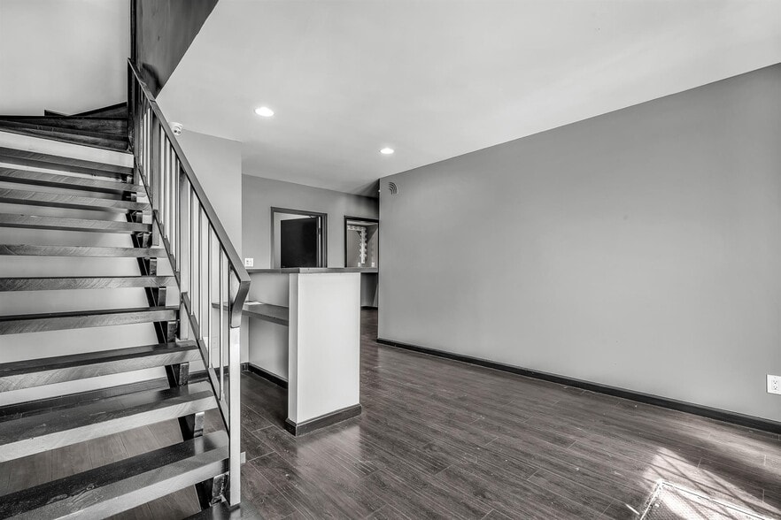 More Photos Of 5727 W Adams Blvd, Los Angeles Warehouse For Sale