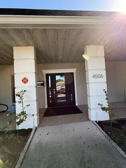 More Photos Of 4506 26th St W, Bradenton Office For Lease