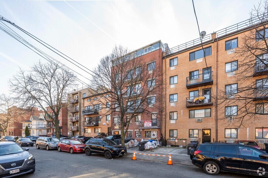 More Photos Of 75-52 113th St, Forest Hills Apartments For Lease
