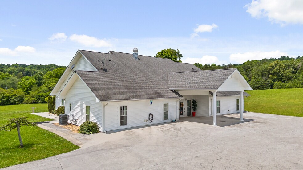 More Photos Of 419 Pin Hook Rd, Spring City Assisted Living For Sale