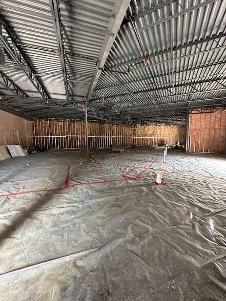 More Photos Of 1595 E Sumner St, Hartford Storefront For Sale