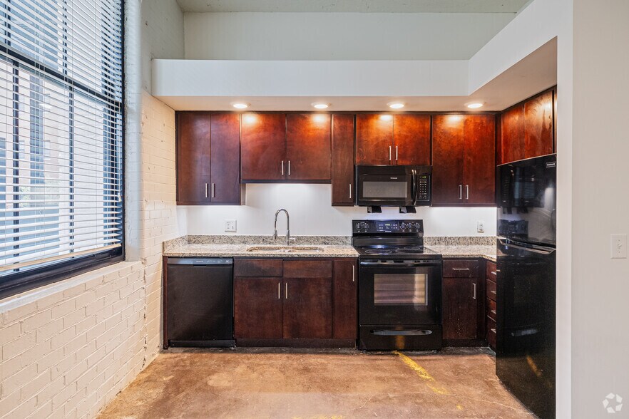 More Photos Of 120 Perry St, Petersburg Apartments For Lease