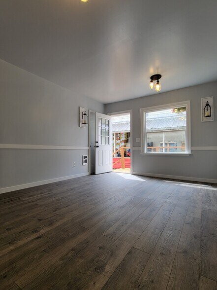 More Photos Of 311 NW Kerron Ave, Winlock Office Residential For Sale