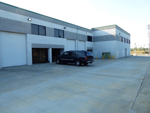 More Photos Of 787 W Woodbury Rd, Altadena Warehouse For Lease