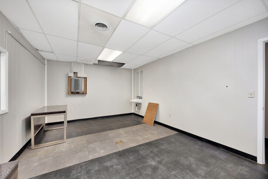 More Photos Of 3-7 Stuckhardt Rd, Trotwood Storefront Retail Office For Sale