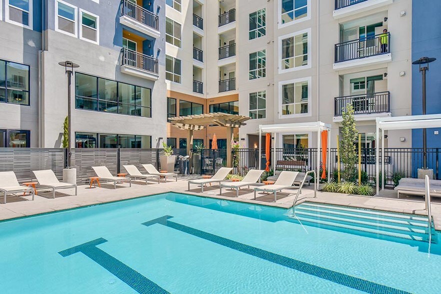 More Photos Of 808 W San Carlos St, San Jose Apartments For Lease