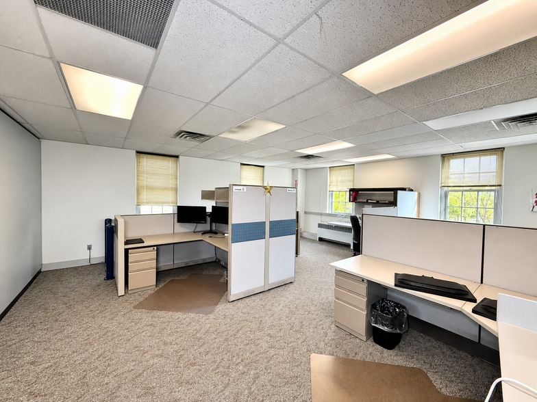 More Photos Of 102 Washington St, Manlius Office For Sale