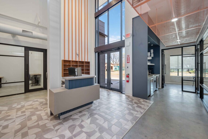 More Photos Of 5214 Harrisburg Blvd, Houston Office For Lease