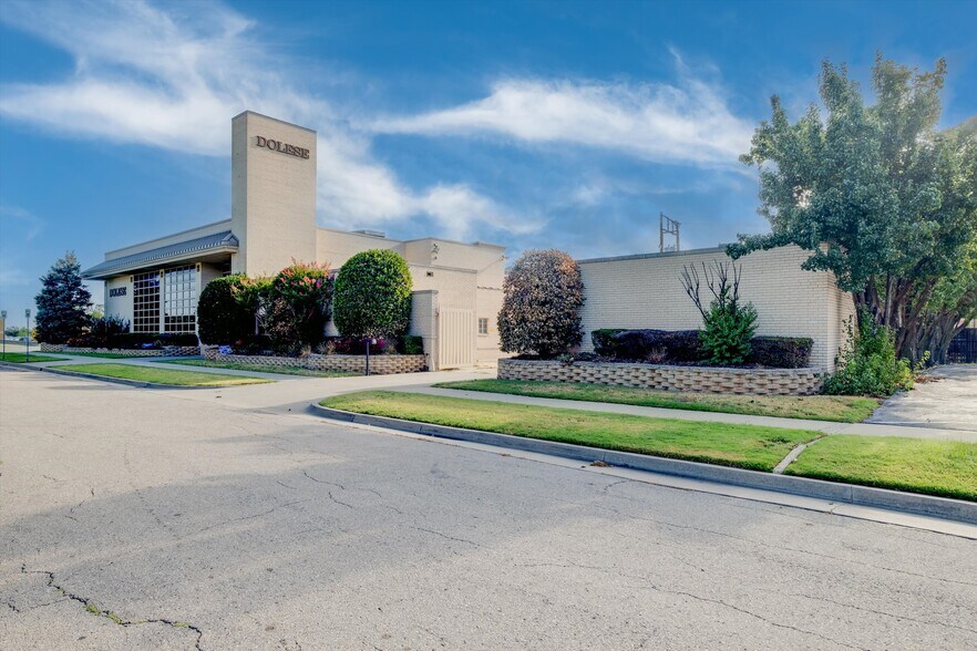 Primary Photo Of 1324 N Broadway Dr, Oklahoma City Medical For Sale