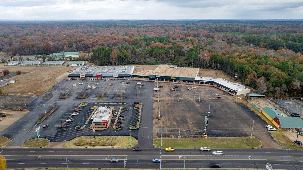 More Photos Of 2031 E Madison Ave, Bastrop General Retail For Lease
