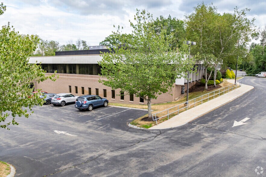 More Photos Of 6 Manor Pky, Salem Office For Lease