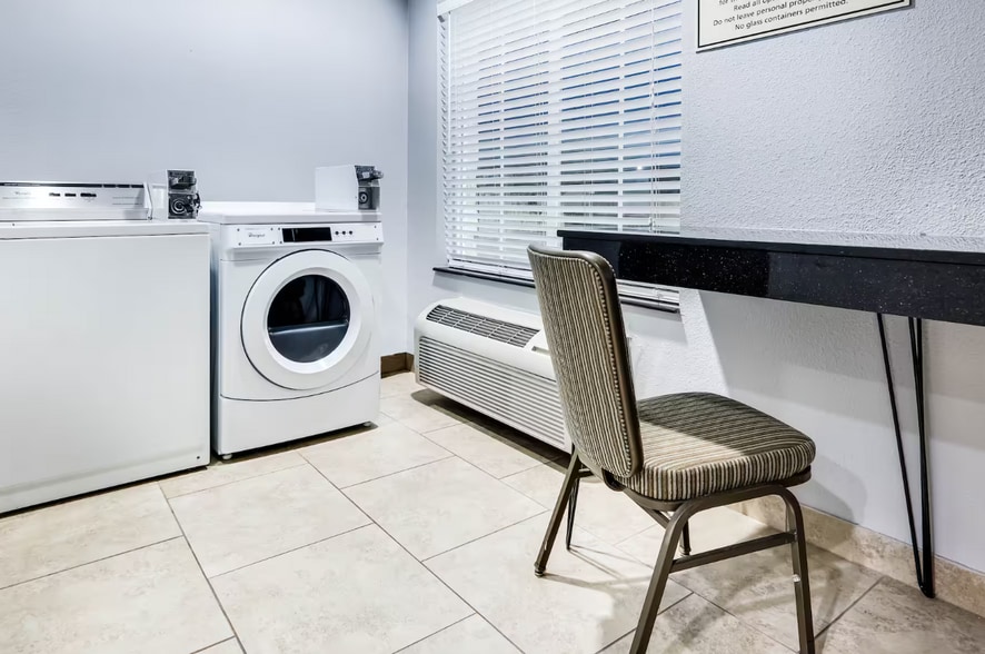 More Photos Of 431 Airport Fwy, Euless Hospitality For Sale