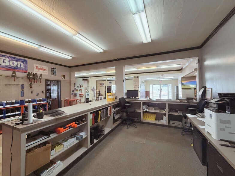 More Photos Of 130 N Cedar St, Newark Flex For Lease