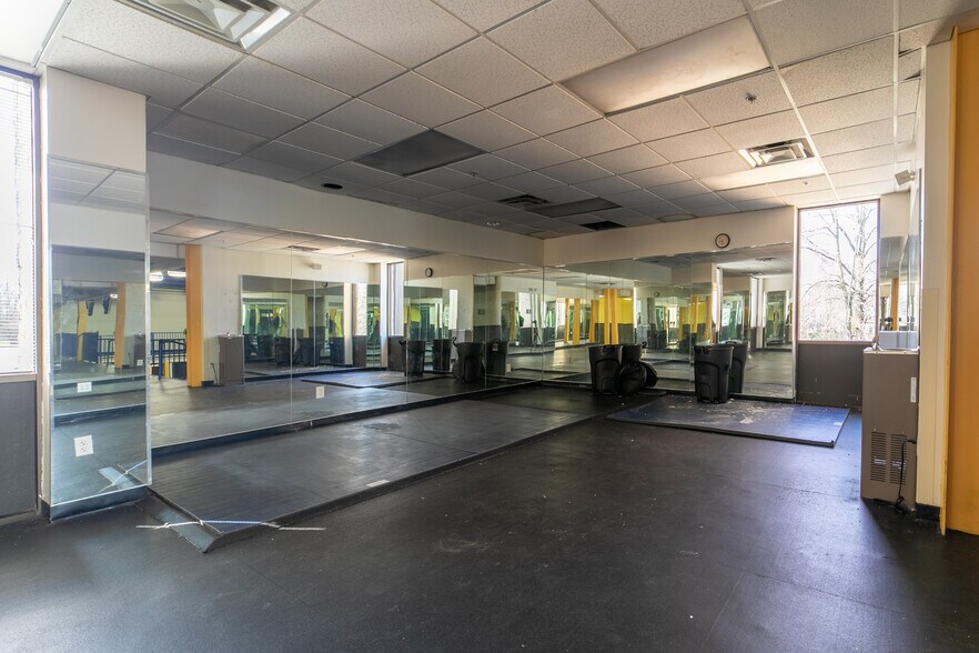 More Photos Of 450 State Route 34, Matawan Light Distribution For Lease