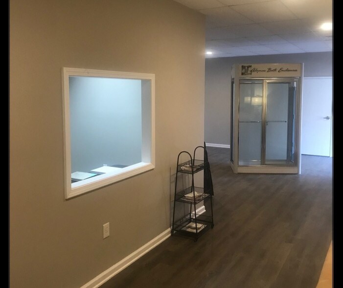 More Photos Of 108 E Southport, Dothan Light Distribution For Sale