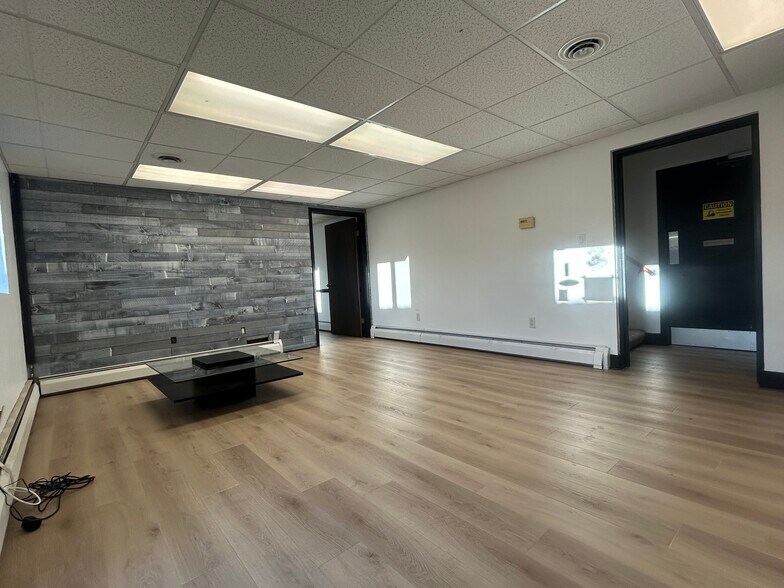 More Photos Of 5425 Enterprise Blvd, Bethel Park Warehouse For Lease