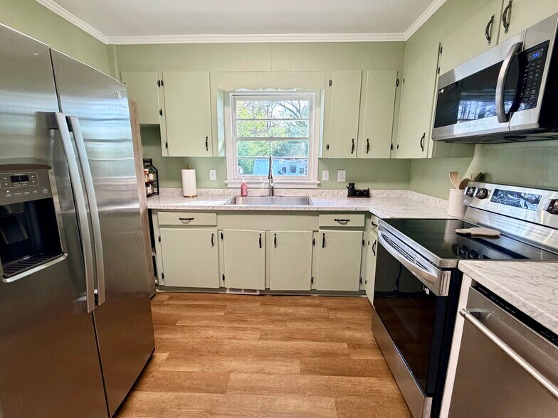 More Photos Of 1400 Pearman Dairy Rd, Anderson Office For Sale