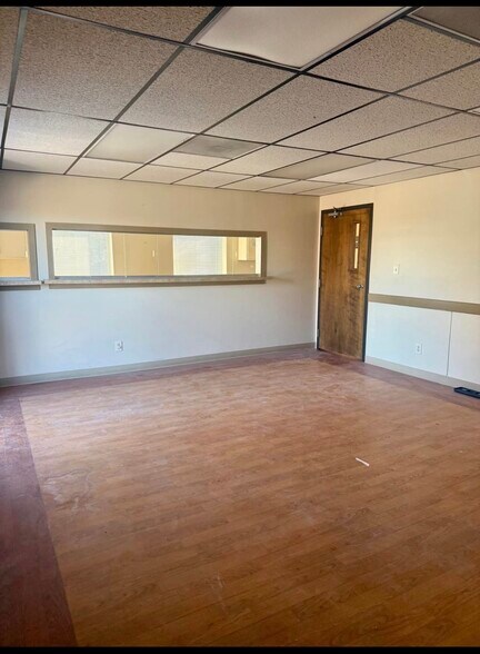 More Photos Of 50 Old Village Rd, Columbus Office For Lease