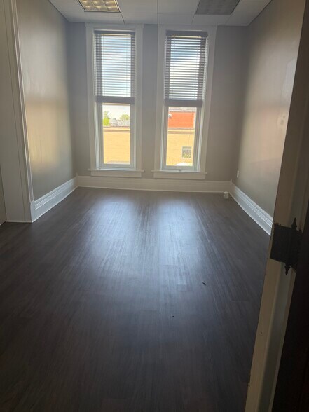 More Photos Of 521 S Main St, Findlay Storefront Retail Office For Lease