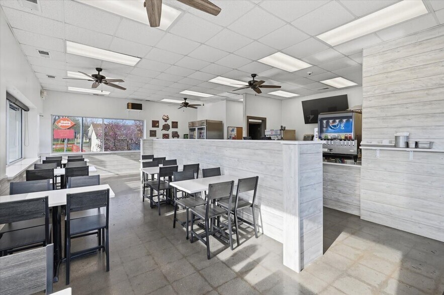 More Photos Of 309 US-6 Hwy, Oakland Fast Food For Sale