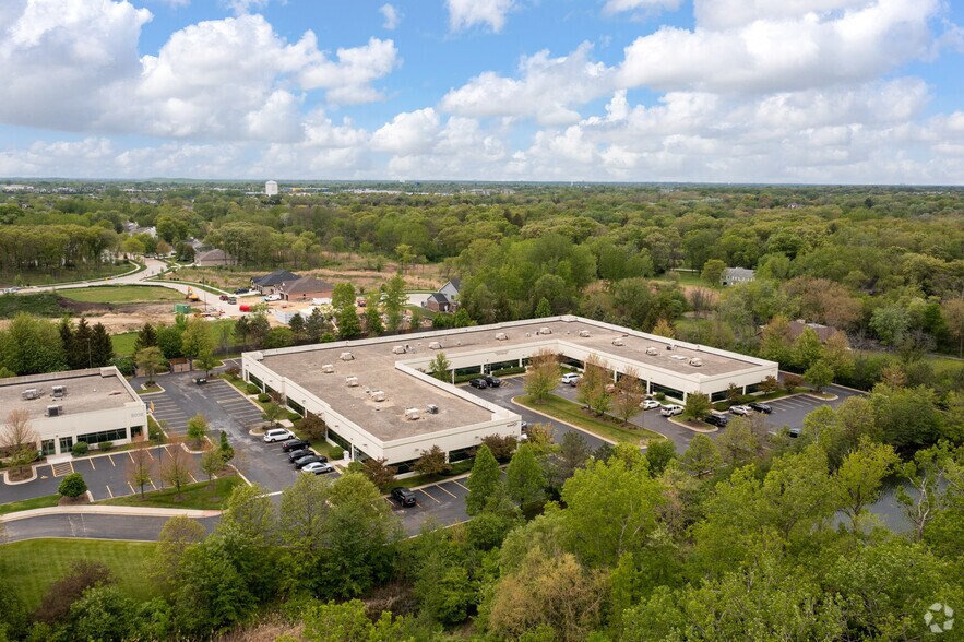 More Photos Of 9014 Heritage Pky, Woodridge Office For Sale