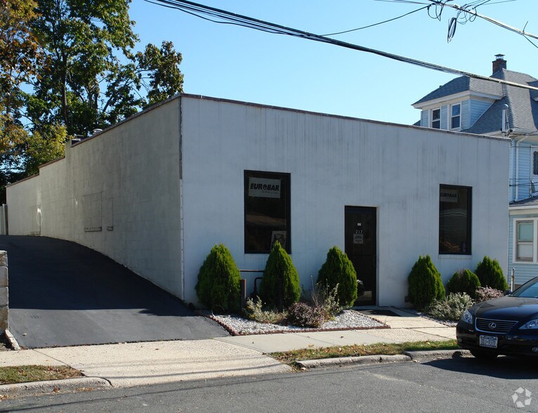 Primary Photo Of 217 Madison Ave, Port Chester Light Distribution For Sale