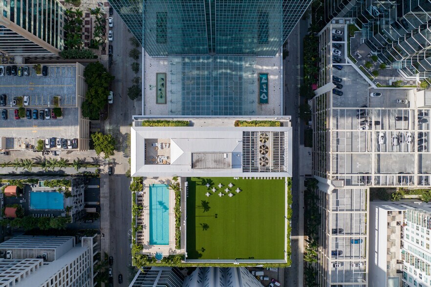 More Photos Of 1395 Brickell Ave, Miami Coworking Space