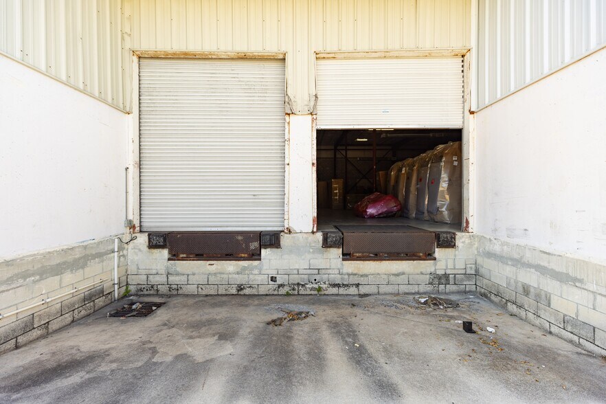 More Photos Of 6588 N Military Trl, West Palm Beach Light Distribution For Lease