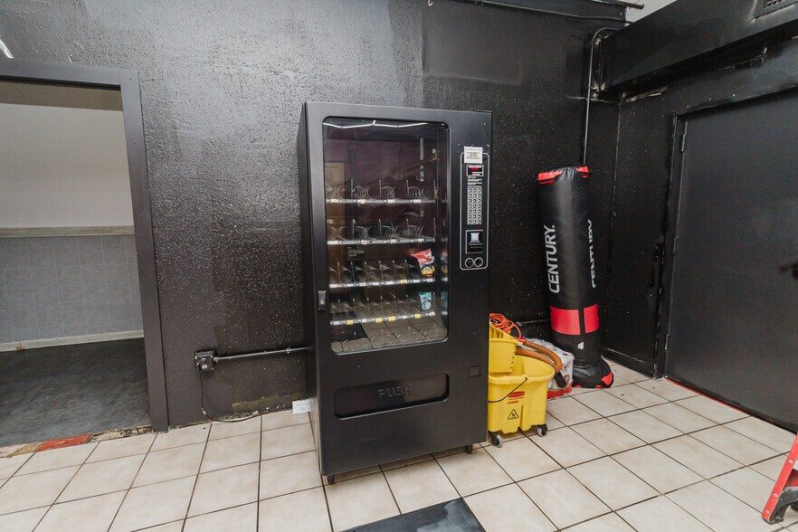 More Photos Of 3117 E 13th St, Wichita Freestanding For Sale