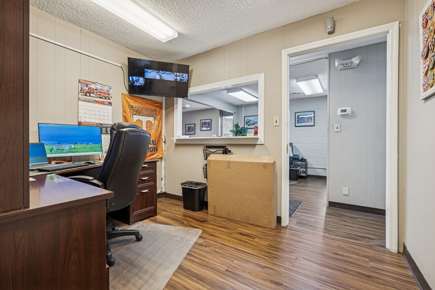 More Photos Of 3502 Dickerson Pike, Nashville Flex For Sale