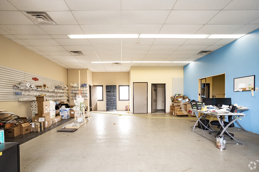 More Photos Of 10151-10155 Main St, Clarence Light Distribution For Sale