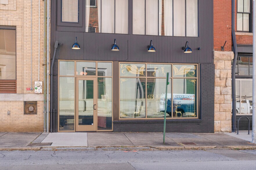 More Photos Of 124 E 10th St, Chattanooga Storefront Retail Office For Sale