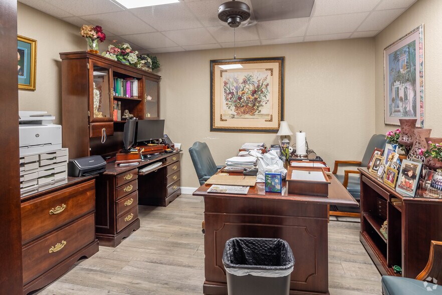 More Photos Of 2328 N US Hwy 19, Holiday Medical For Lease