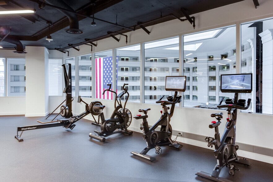 More Photos Of 5335 Wisconsin Ave NW, Washington Office For Lease