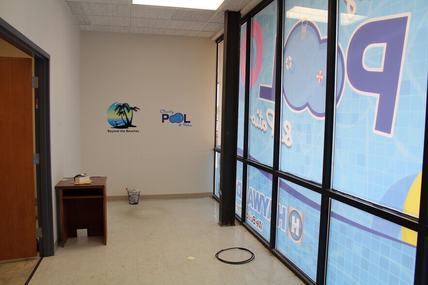 More Photos Of 1010 W 7th St, Auburn Unknown For Lease