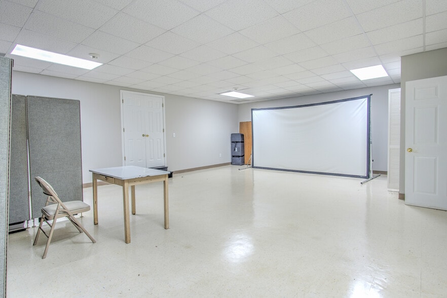 More Photos Of 651 W Broad St, Athens Medical For Lease