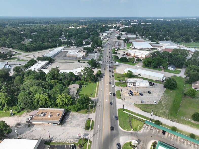 More Photos Of 1000 W Main St, Tomball Restaurant For Lease