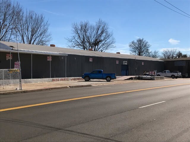 More Photos Of 950 S Gallatin St, Jackson Industrial For Lease