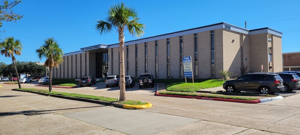More Photos Of 2045 Space Park Dr, Houston Medical For Lease