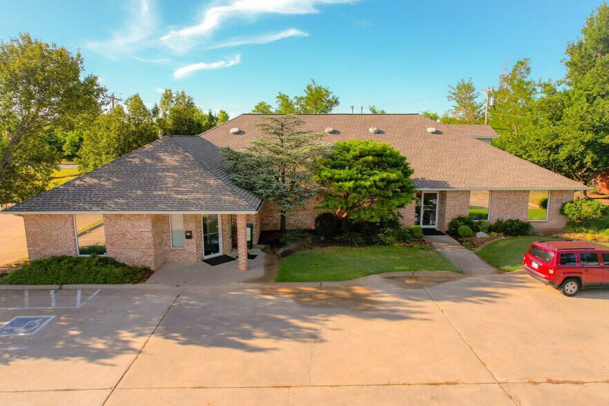 Primary Photo Of 817 Irish Ln, Edmond Office For Sale