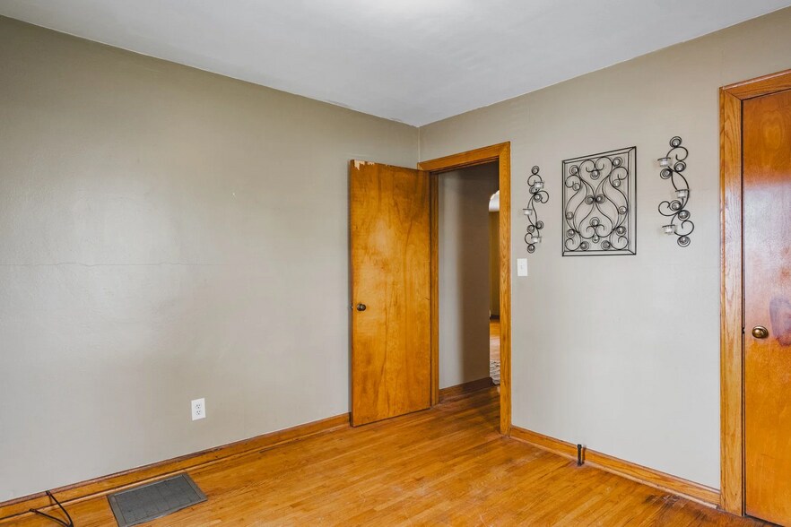 More Photos Of 505 27th St, Vienna Office For Sale